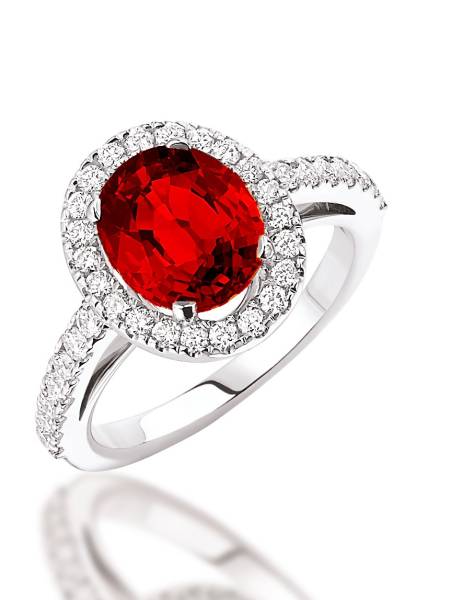 Création bague en or blanc 18 carats avec pierre rubis par votre bijouterie-joaillerie à Nice