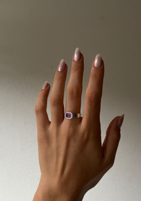 Joaillier à Nice : sublime bague sertie d’un saphir rose